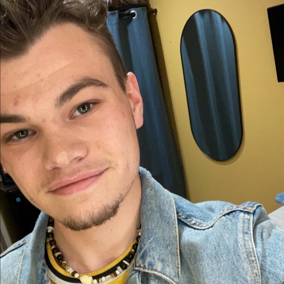 welcome to my closet - Picture 3 of 7